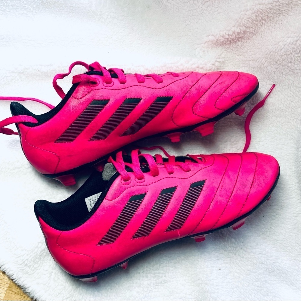Adidas Women’s Cleats / Sneakers – Pink – Size 5 Big Kid – Excellent Condition
